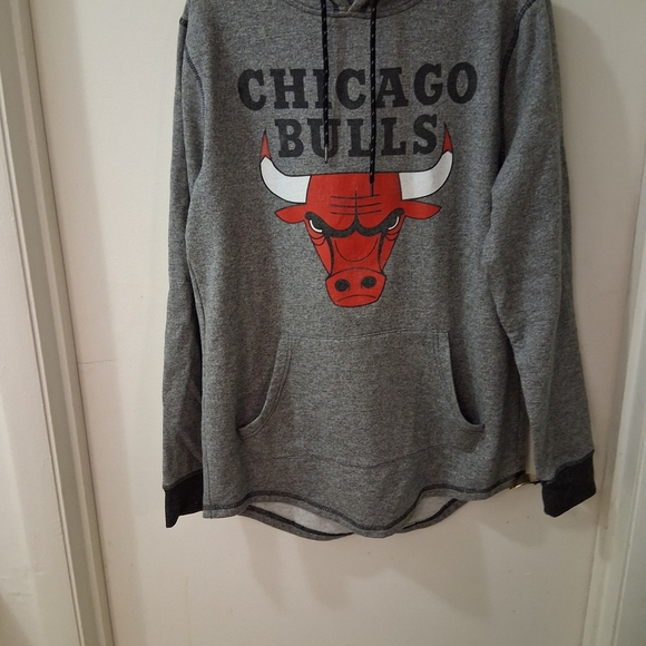 Chicago Bulls Long Length Gray Hooded Sweatshirt. Mens Size Medium - Picture 2 of 6